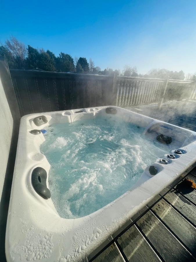 Loki'S Retreat Lodge With Hot Tub Йорк Экстерьер фото