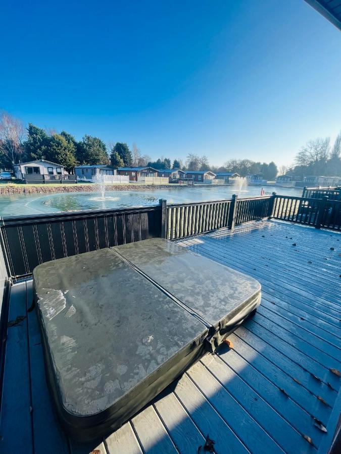 Loki'S Retreat Lodge With Hot Tub Йорк Экстерьер фото