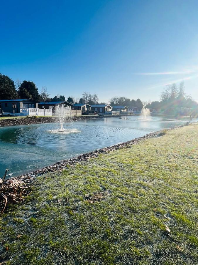 Loki'S Retreat Lodge With Hot Tub Йорк Экстерьер фото