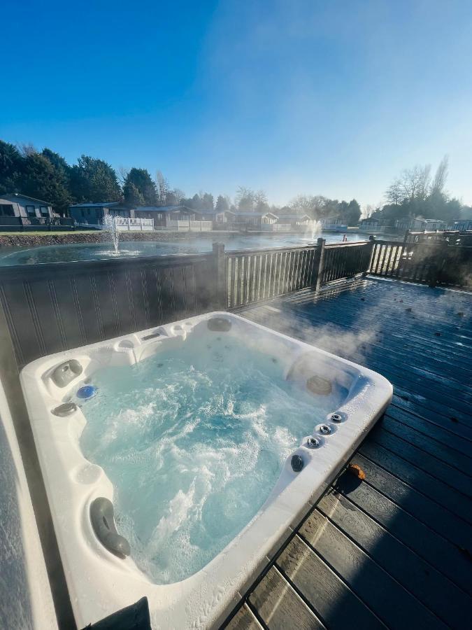 Loki'S Retreat Lodge With Hot Tub Йорк Экстерьер фото