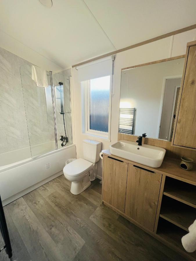 Loki'S Retreat Lodge With Hot Tub Йорк Экстерьер фото